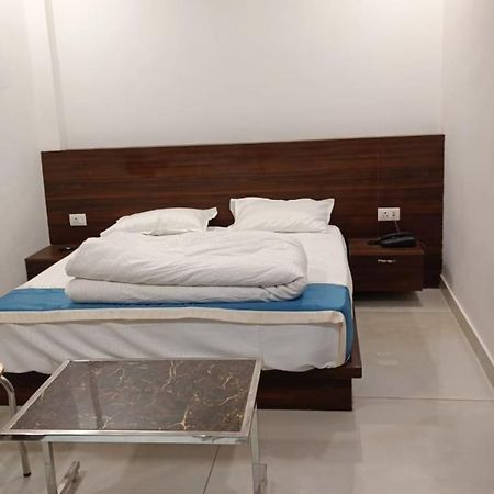 Hotel Cross Road By Wb Inn Unnao Exterior foto