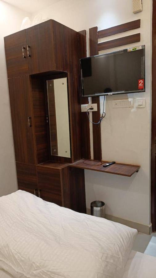 Hotel Cross Road By Wb Inn Unnao Exterior foto