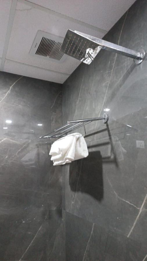 Hotel Cross Road By Wb Inn Unnao Exterior foto