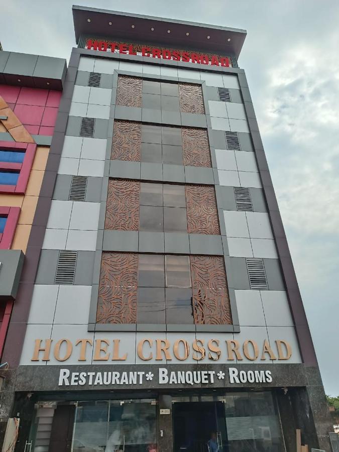 Hotel Cross Road By Wb Inn Unnao Exterior foto