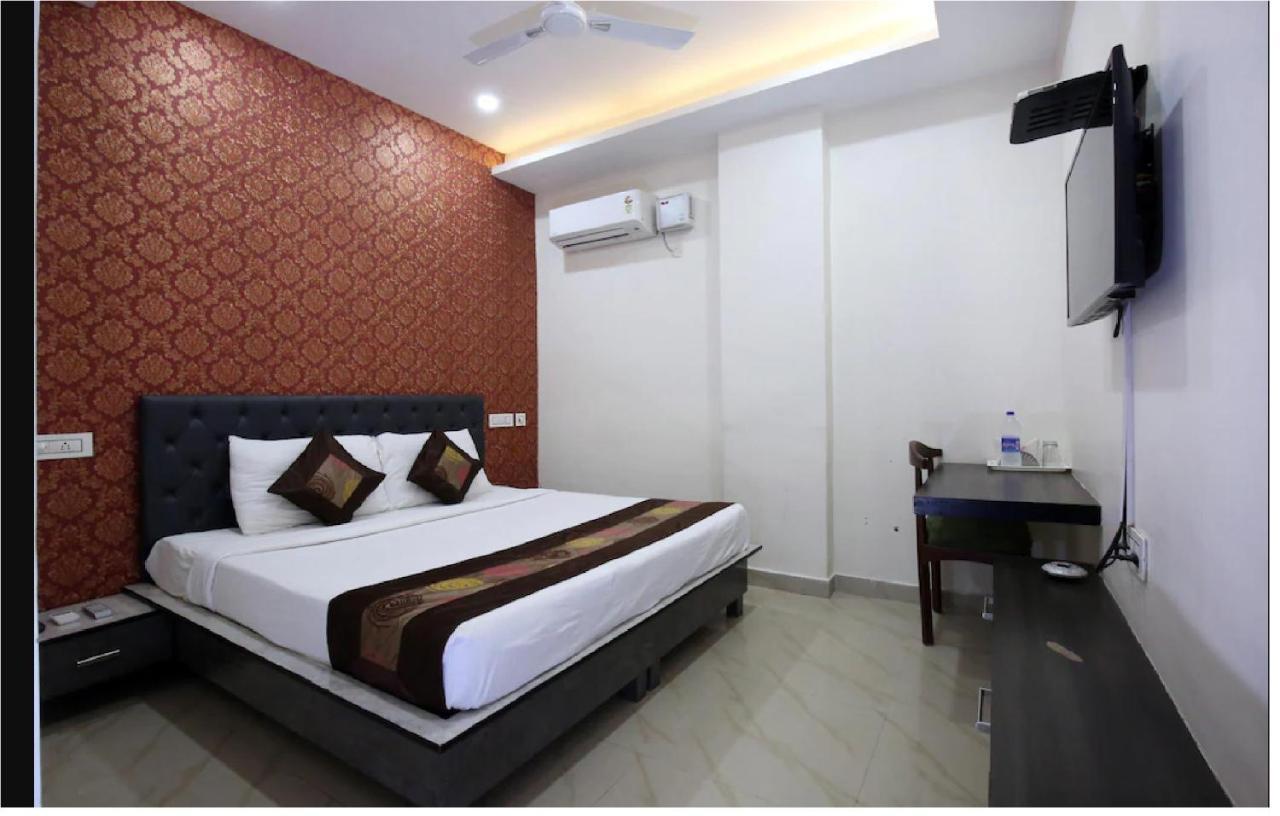 Hotel Cross Road By Wb Inn Unnao Exterior foto