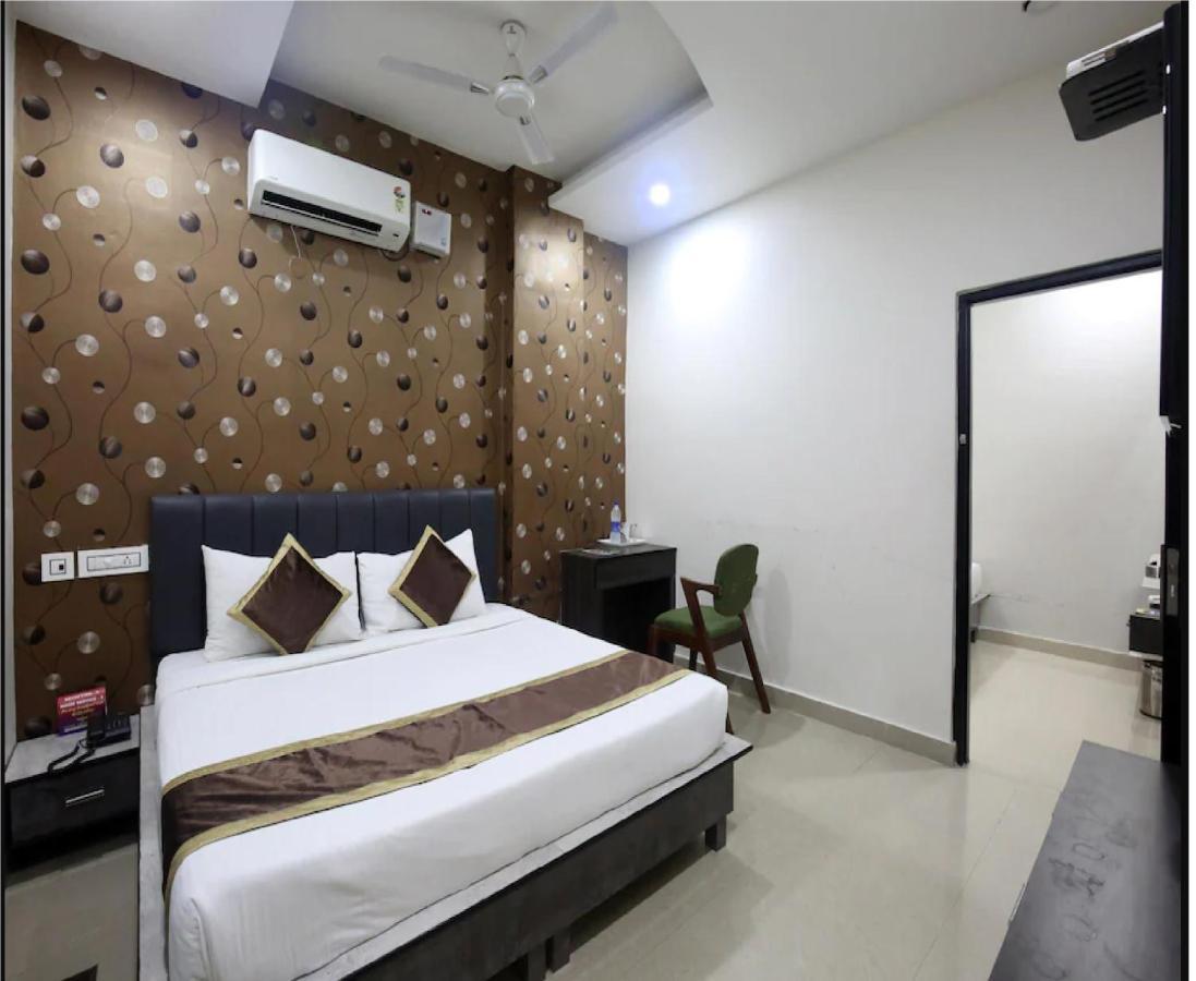 Hotel Cross Road By Wb Inn Unnao Exterior foto