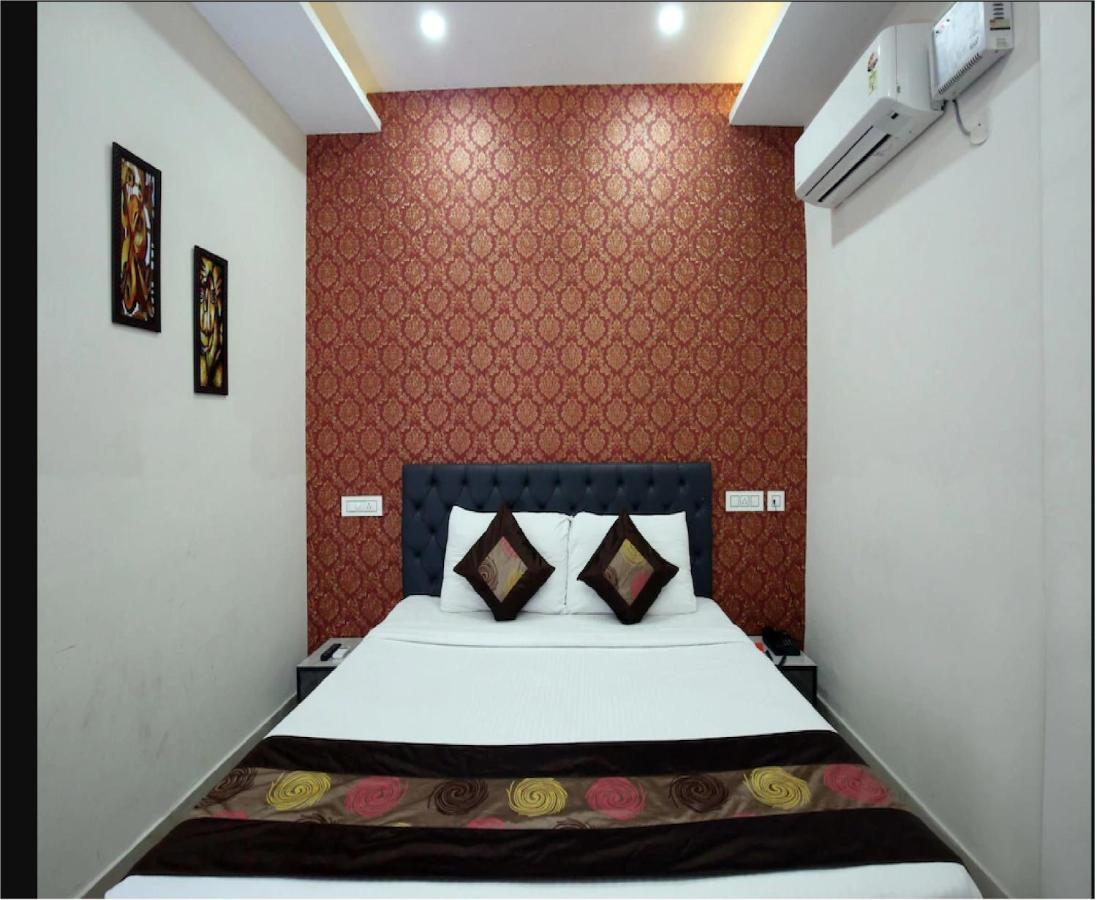 Hotel Cross Road By Wb Inn Unnao Exterior foto