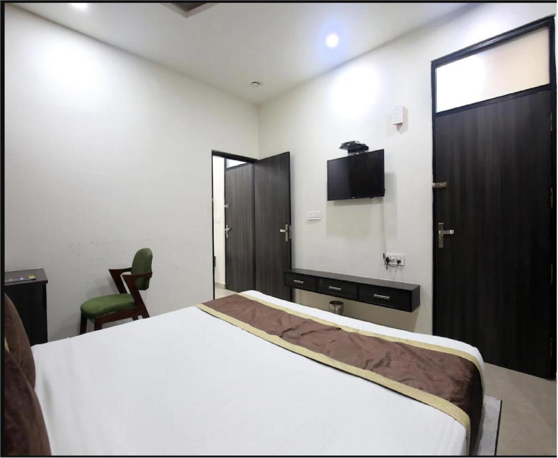 Hotel Cross Road By Wb Inn Unnao Exterior foto