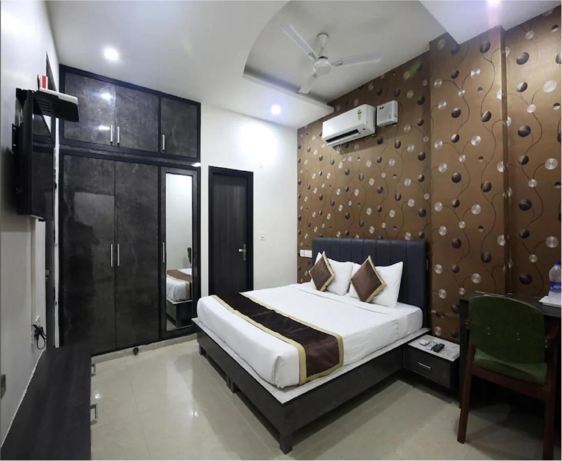 Hotel Cross Road By Wb Inn Unnao Exterior foto