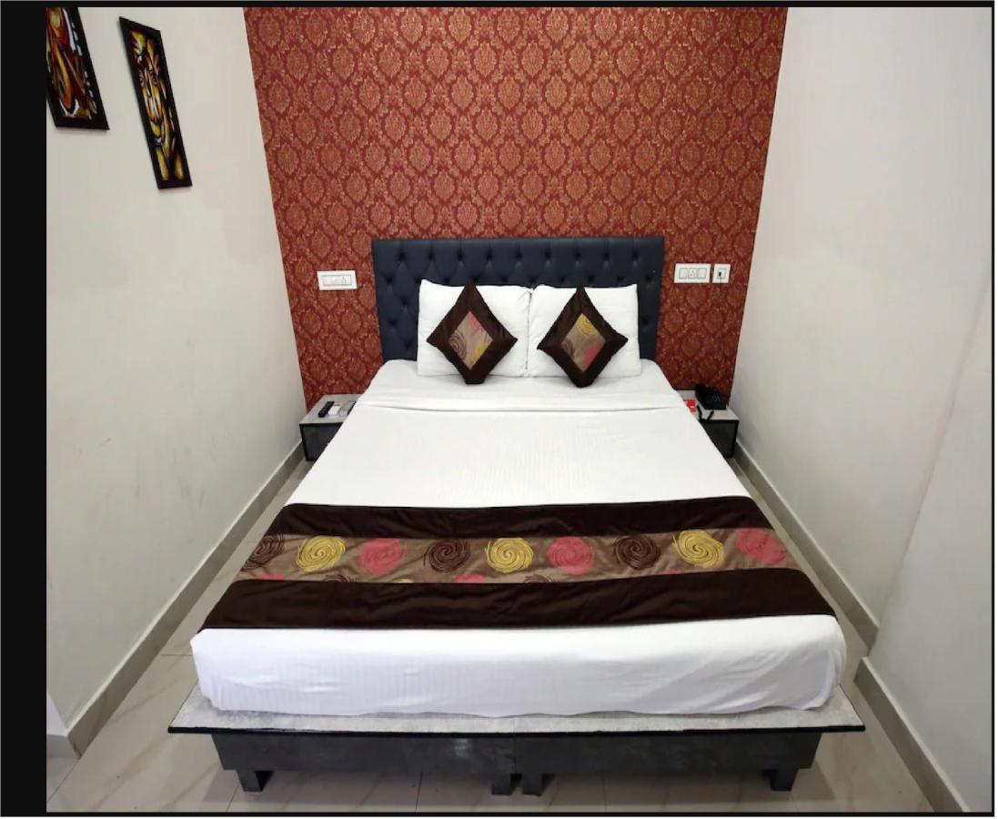 Hotel Cross Road By Wb Inn Unnao Exterior foto