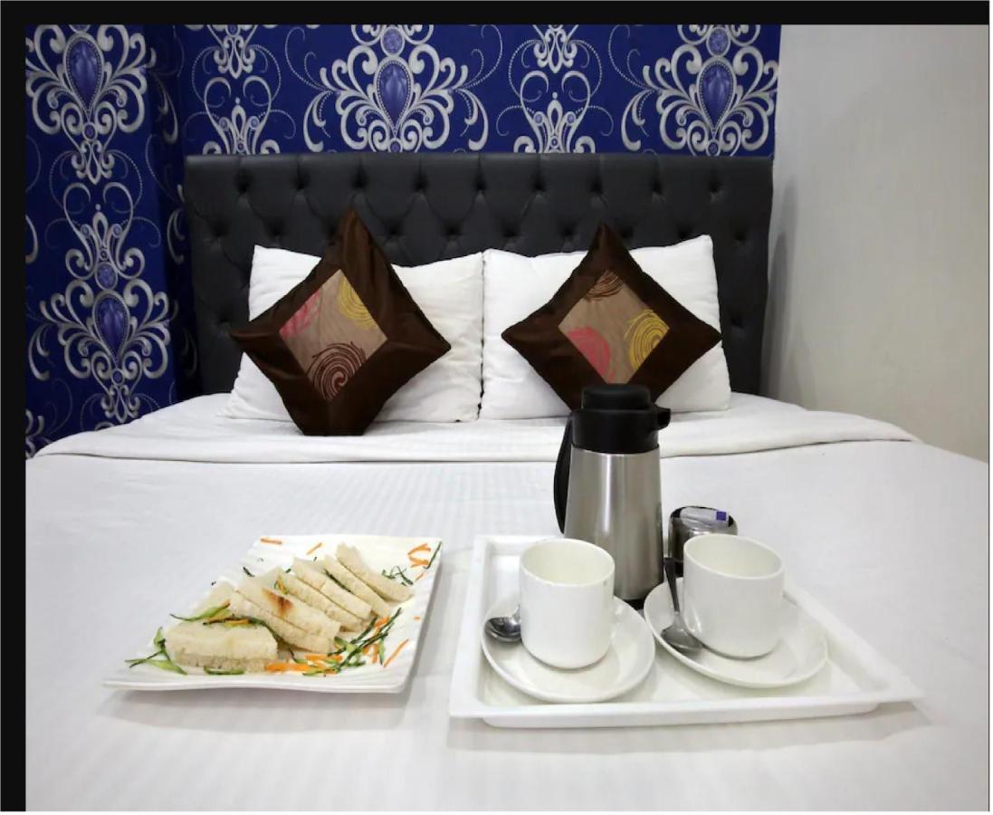 Hotel Cross Road By Wb Inn Unnao Exterior foto